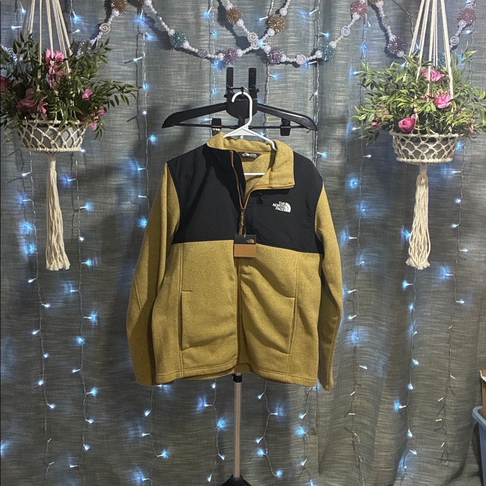 🚚 Ships FREE. - The North Face Black and Tan Zip-Up Fleece Jacket - Unisex NWT